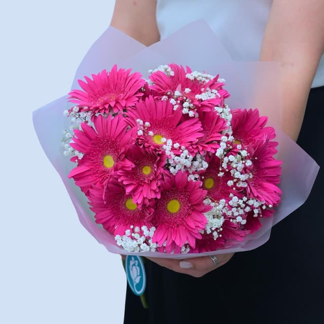 Bouquet "Groot" with baby breaths and dark-pink herberas