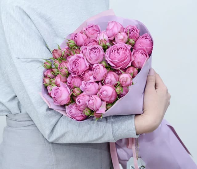 Bouquet "Solomon" with Pink Peony Spray Roses