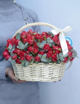 Корзина  ‹AMELIA› с пионовидными розами