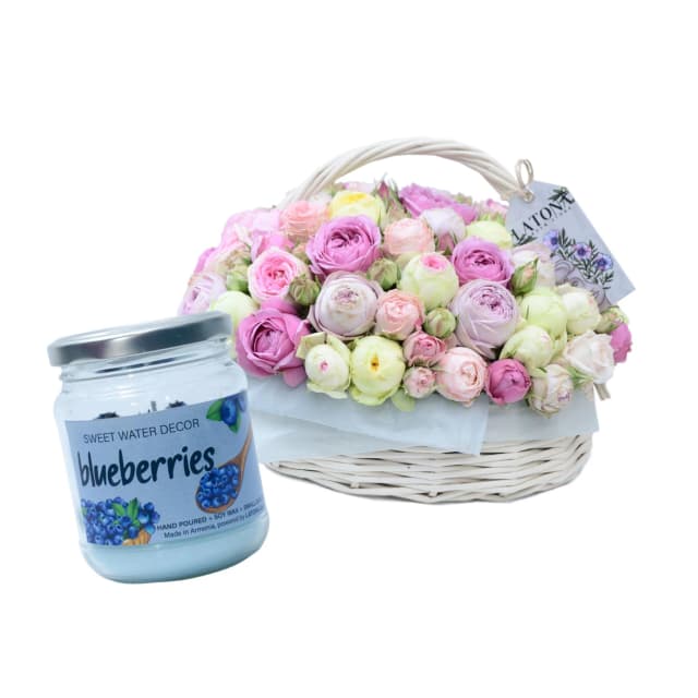 Подарочный набор AROMA COMBO с фирменной корзиной цветов и аромасвечой ручной работы.