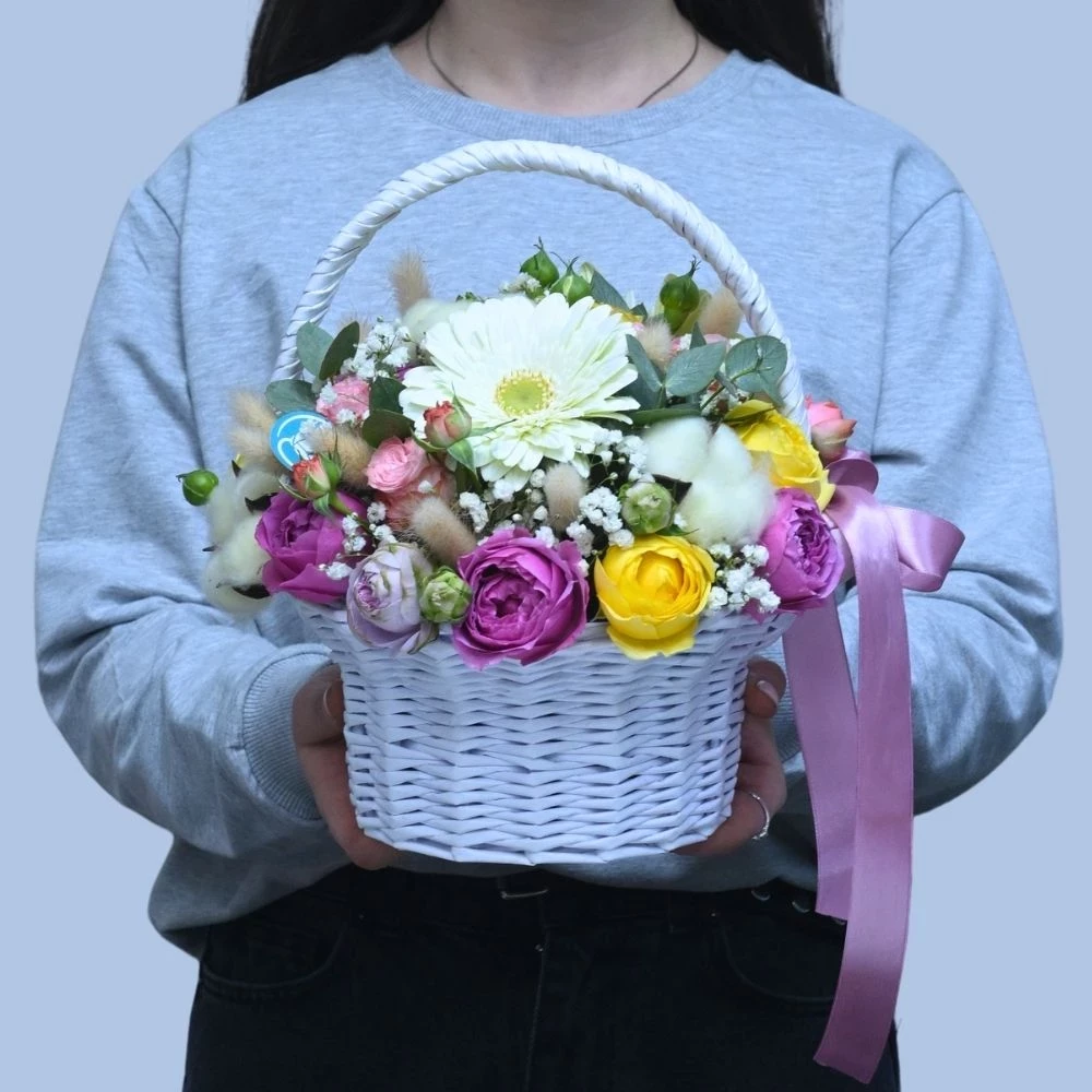 Basket Alicia with Multicolor Flowers