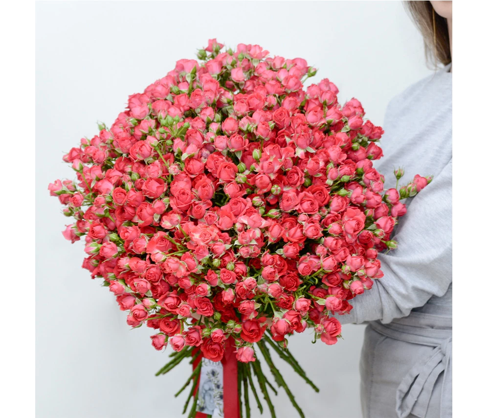 Bouquet with  red spray roses