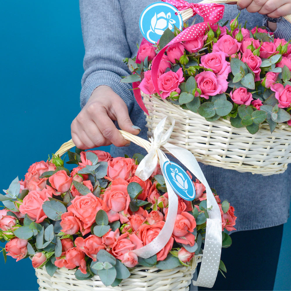 Flower in a Basket ‹SARA› with peony roses