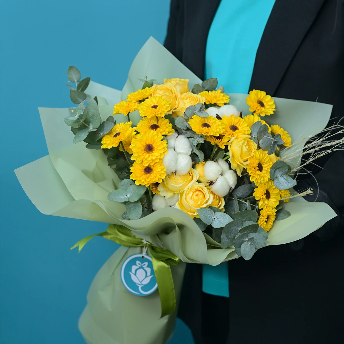 Bouquet ‹SUNRISE› with peony roses, chrysanthemus and cotton