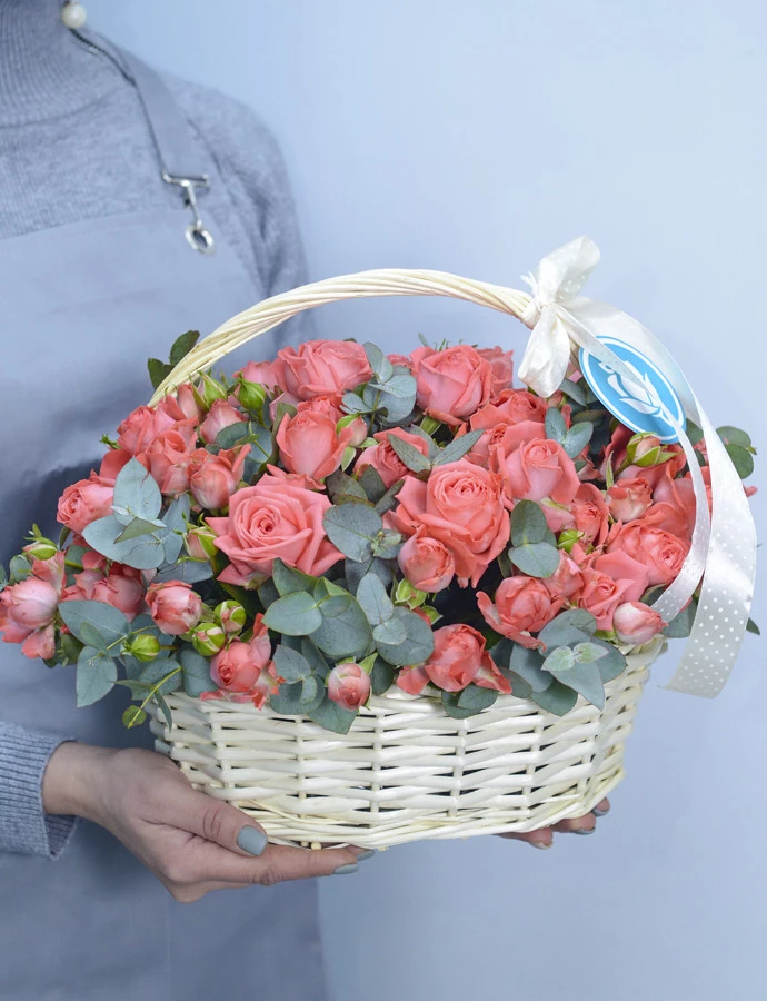 Flower in a Basket ‹SARA› with peony roses