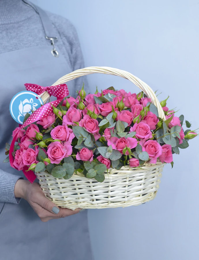 Flower in a Basket ‹VALERIA› with peony roses