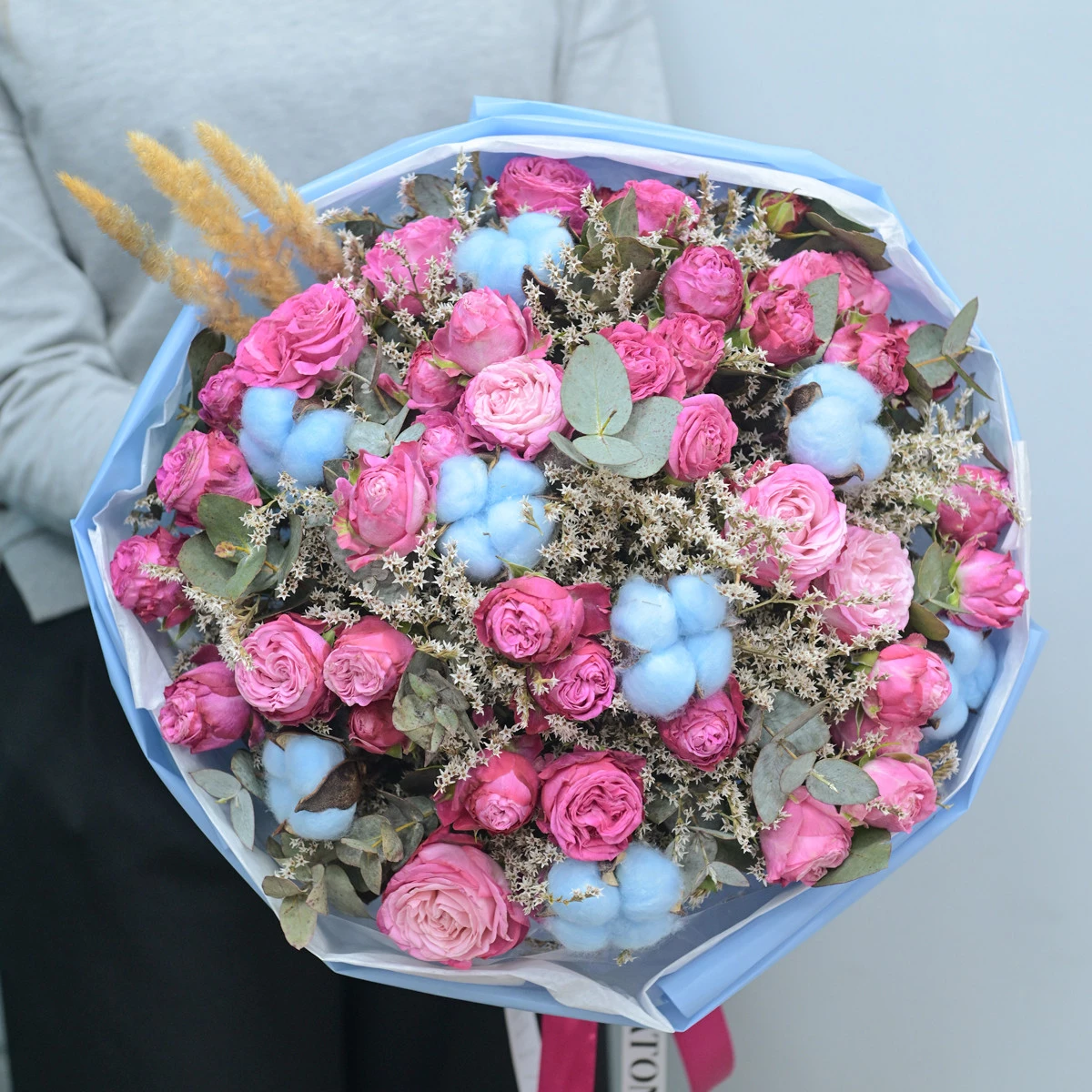 Bouquet ‹BLUE BOMBASTIC› with peony roses and cotton